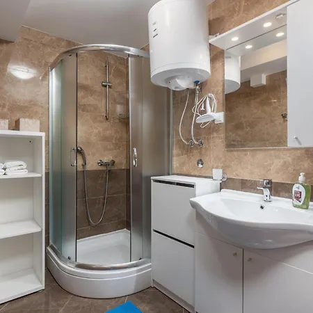 Cozy In With Kitchen Apartment